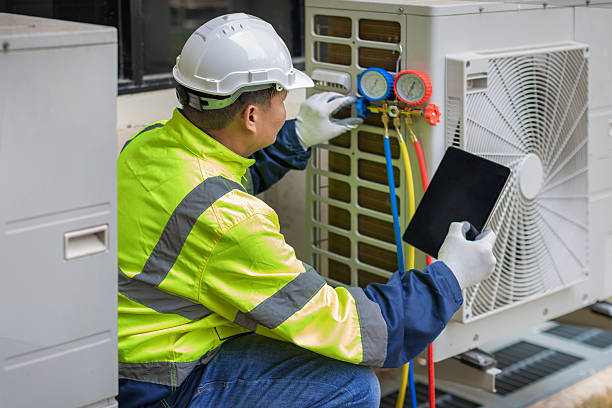 Professional Hvac Installation technician working in Alice, TX